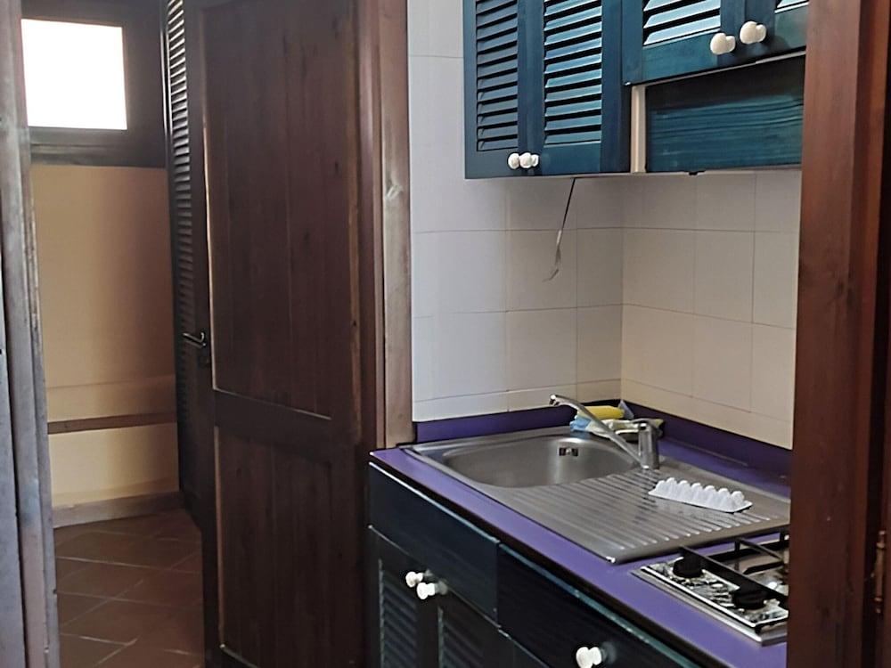 Belvilla by OYO Appealing Apartment With Pool