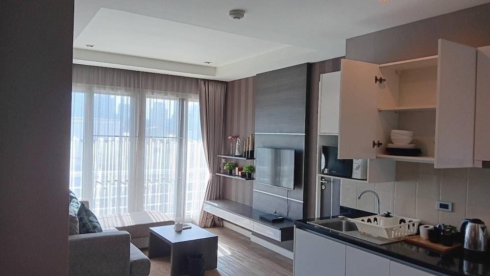 J RESIDENCE THONGLOR 8