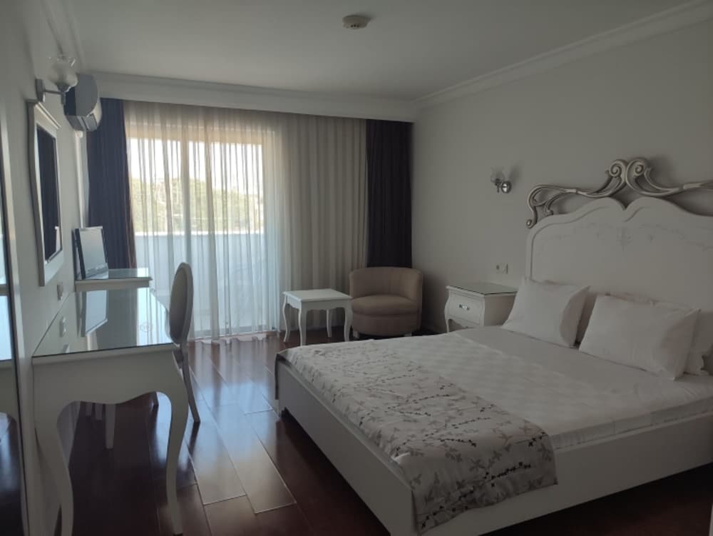 Sentinus Beach Hotel