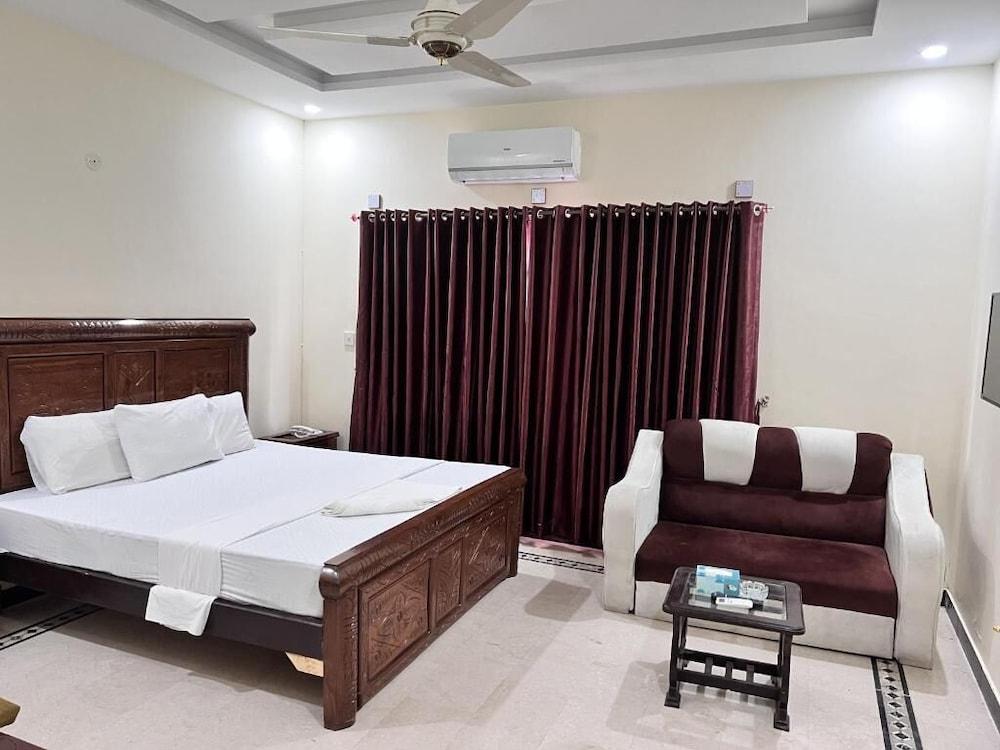 Royal Blue Inn House