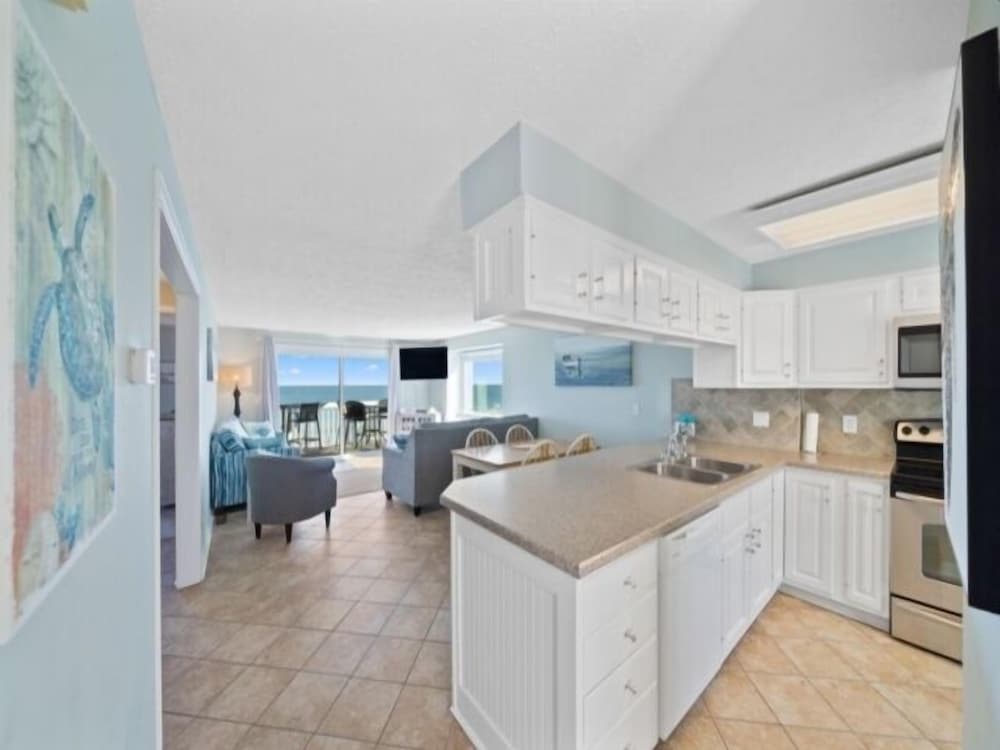 Turtle Cove 2 Bedroom Condo by RedAwning