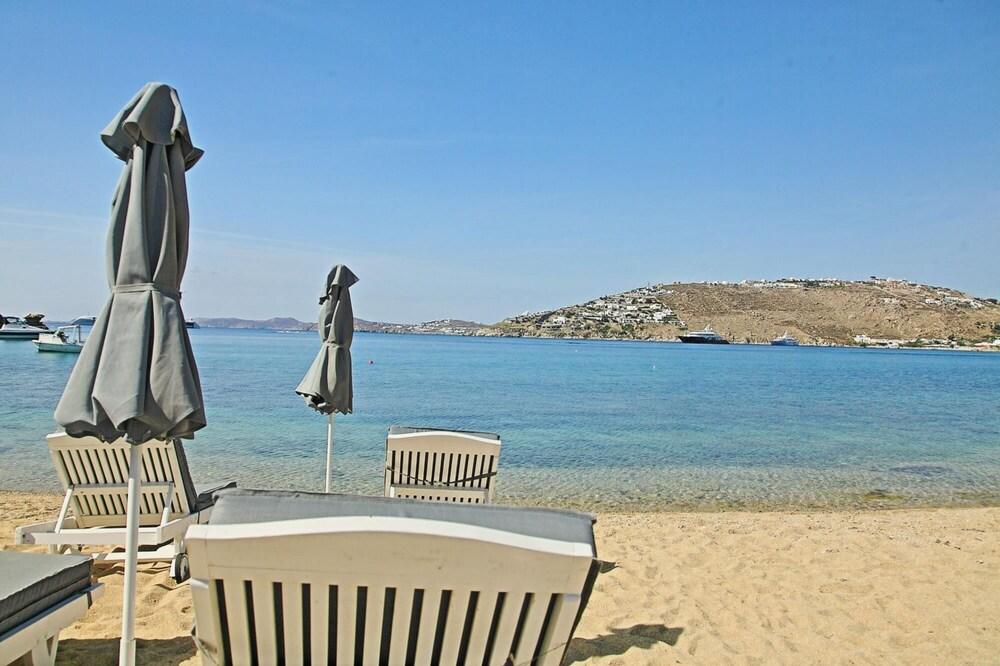 Maganos Eikosidio in Thira