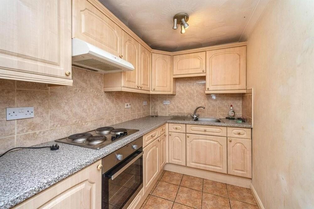 Simple & Sleek 1BD Flat Nice Views of Swansea Bay