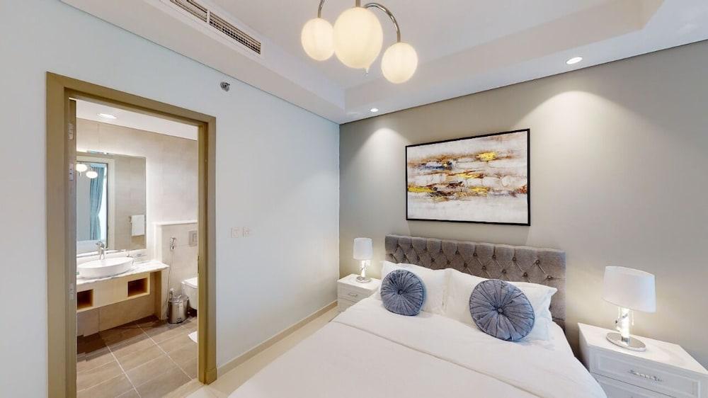 SuperHost - Bright and Spacious Apartment With Sea Views