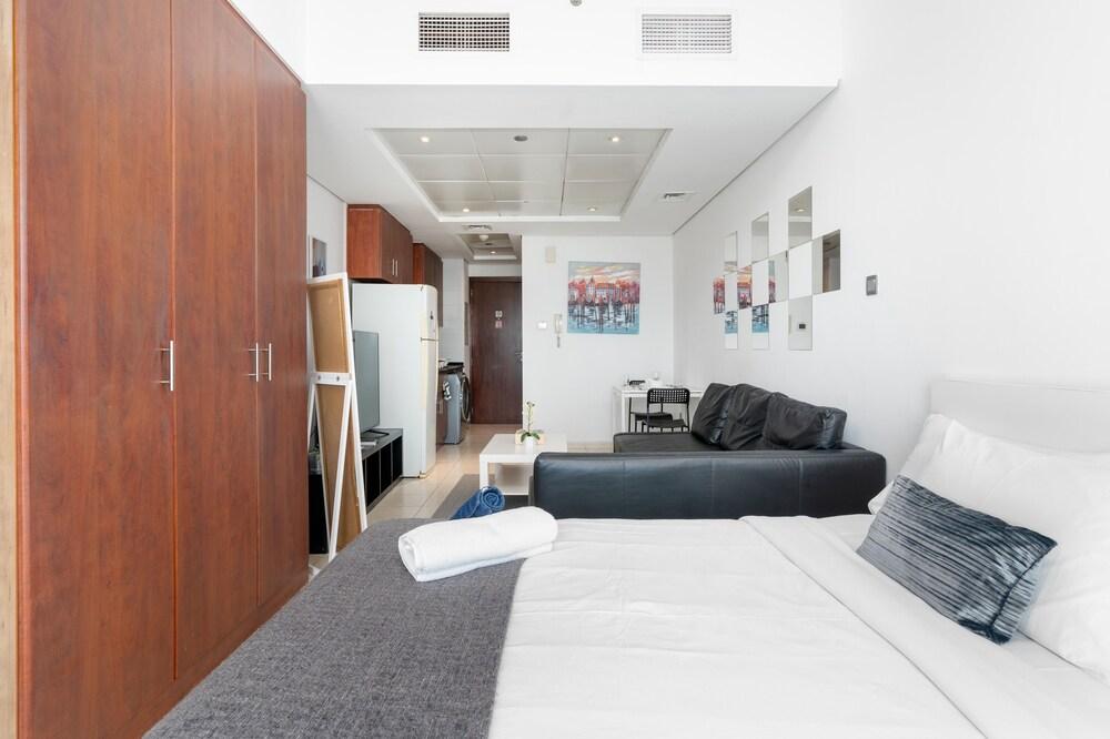 SuperHost - Luxurious Studio in JLT With City Skyline View