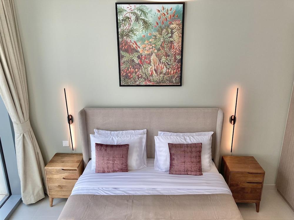 SuperHost - Stylish Apartment Facing Creek Harbour