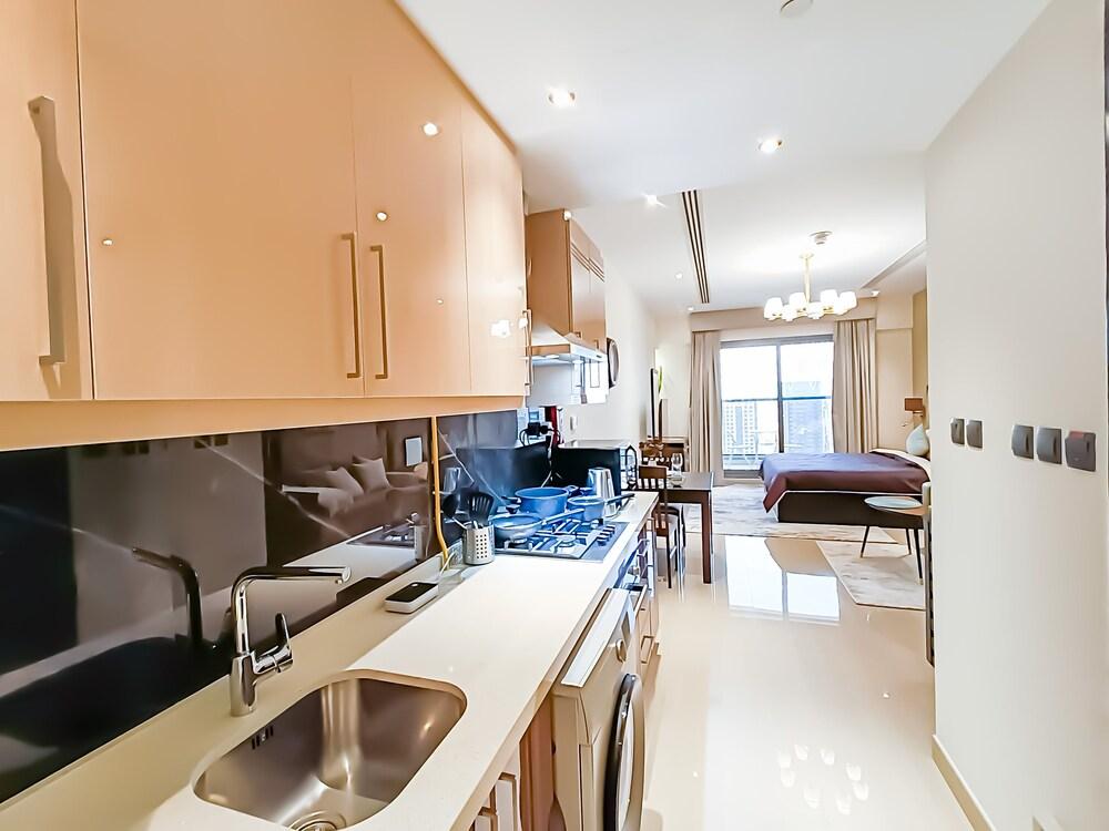 SuperHost - Elegant Studio With Balcony Overlooking The Canal