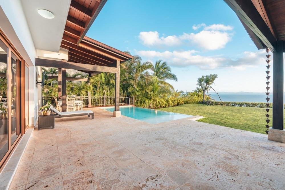 Ocean View Villa in Puerto Bahia