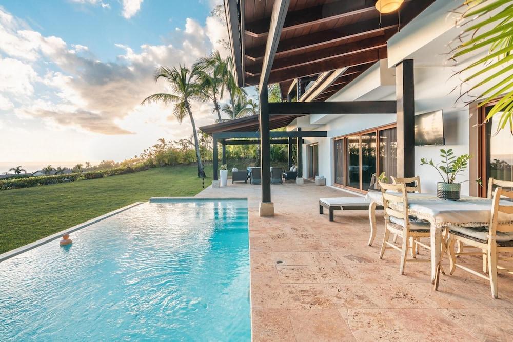 Ocean View Villa in Puerto Bahia