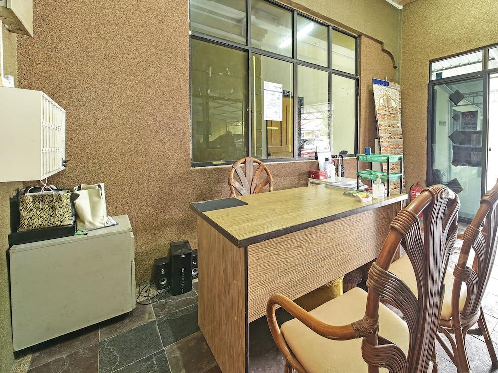 OYO 90706 Empire Inn 2