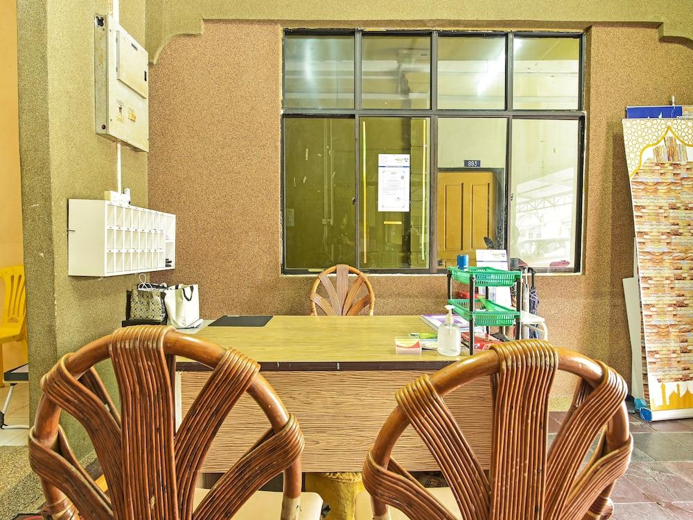 OYO 90706 Empire Inn 2