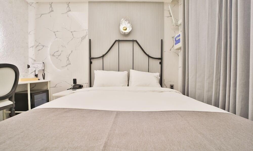 FEBRUARY HOTEL LIONS PARK DAEGU