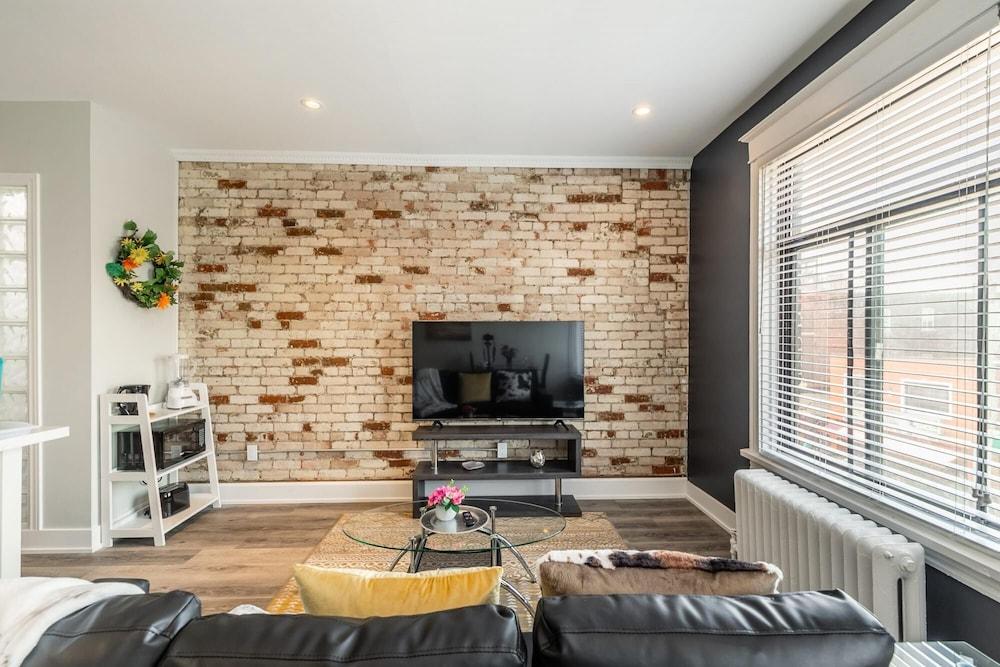 Stunning 1BR Apt - Prime Location -brand New