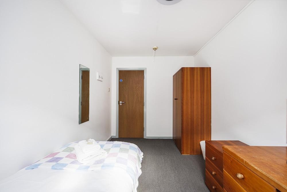 Vibrant Rooms NOTTINGHAM - SK