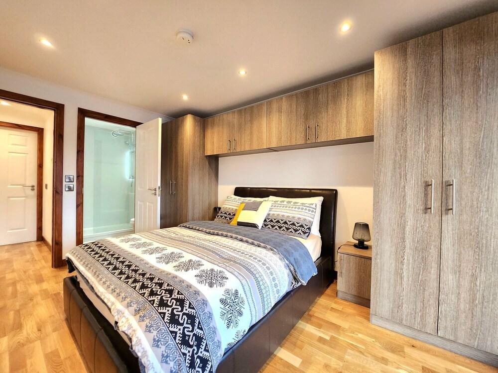 Charming Home Overlooking River Clyde