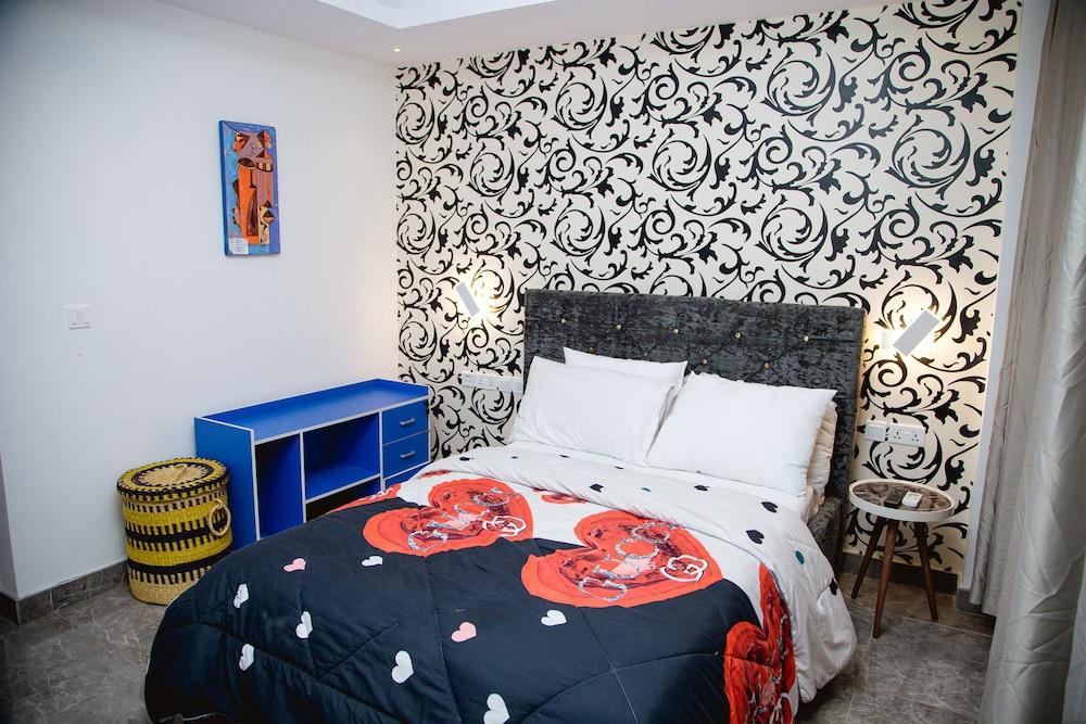 Ark Hotel and Apartments