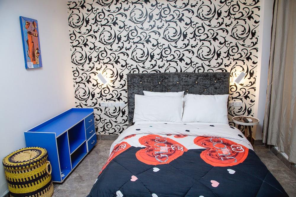 Ark Hotel and Apartments