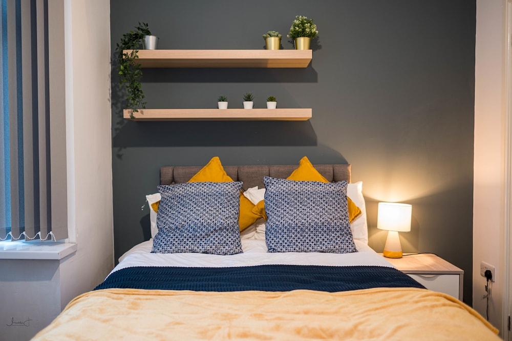 21 Roberts Residence