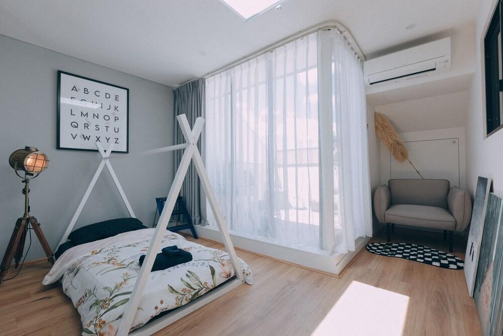 'The Lumos' Designer home