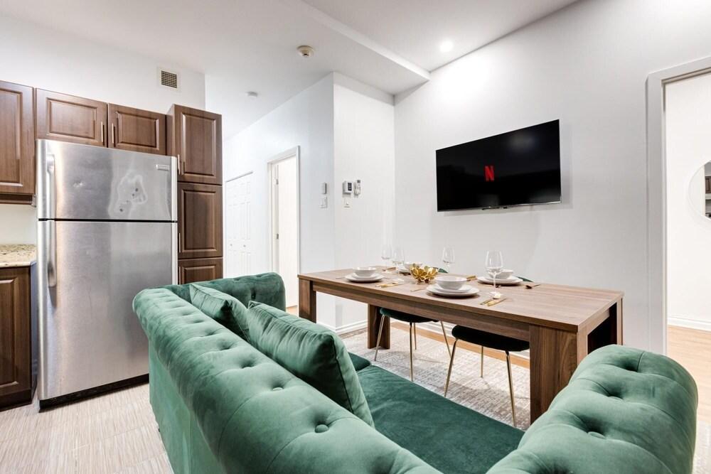 M11 Beautiful Cozy 2BR w AC Perfect Location