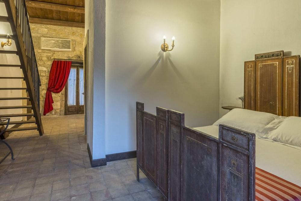 Masseria Fortificata Lo Zafferaneto