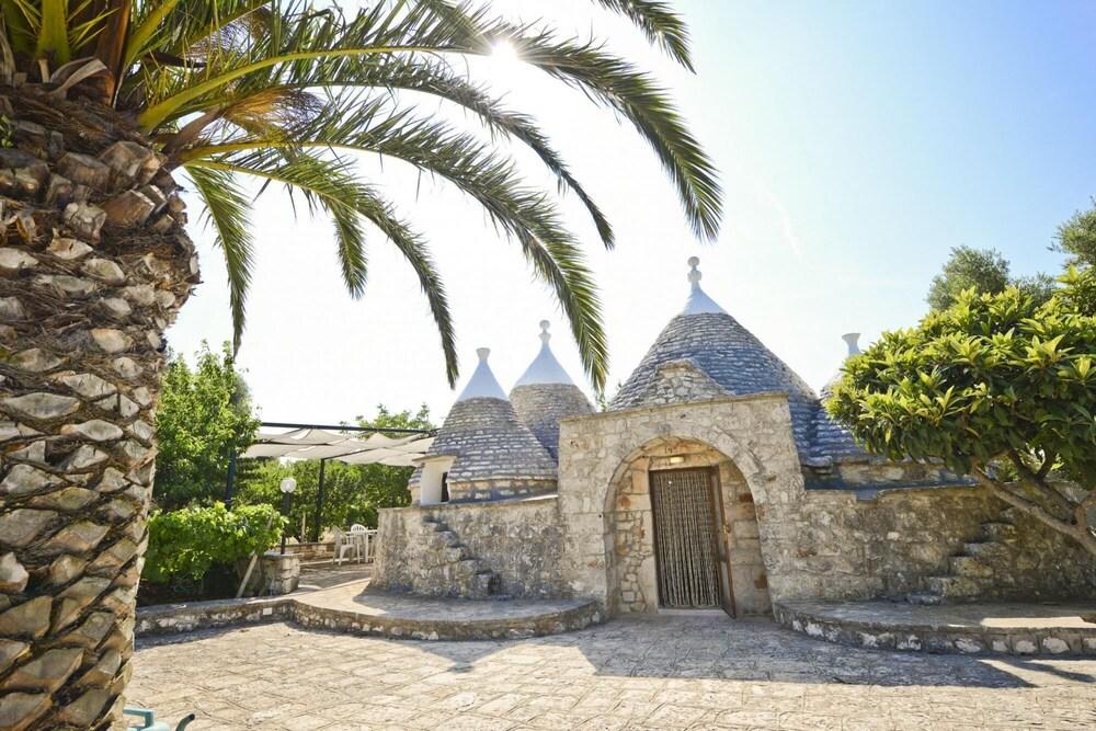 I Trulli del Ciliegio With Garden