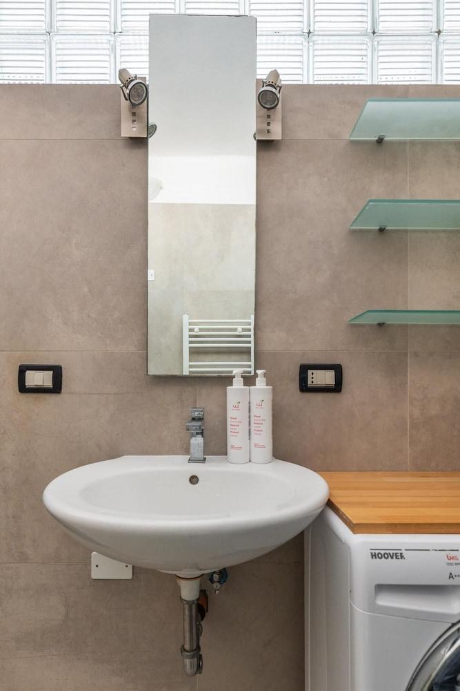 Studio Malcontenti con Terrazzo by Wonderful Italy