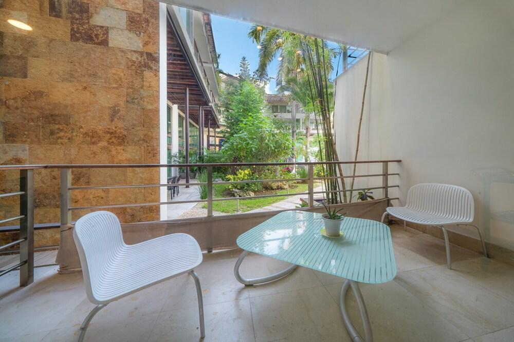 Via 38 C - Modern Condo At Via 38 Condos