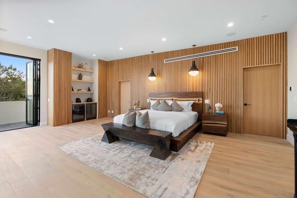 Sea Vista - Central Malibu Villa w/ Pool, Spa, & Ocean Views