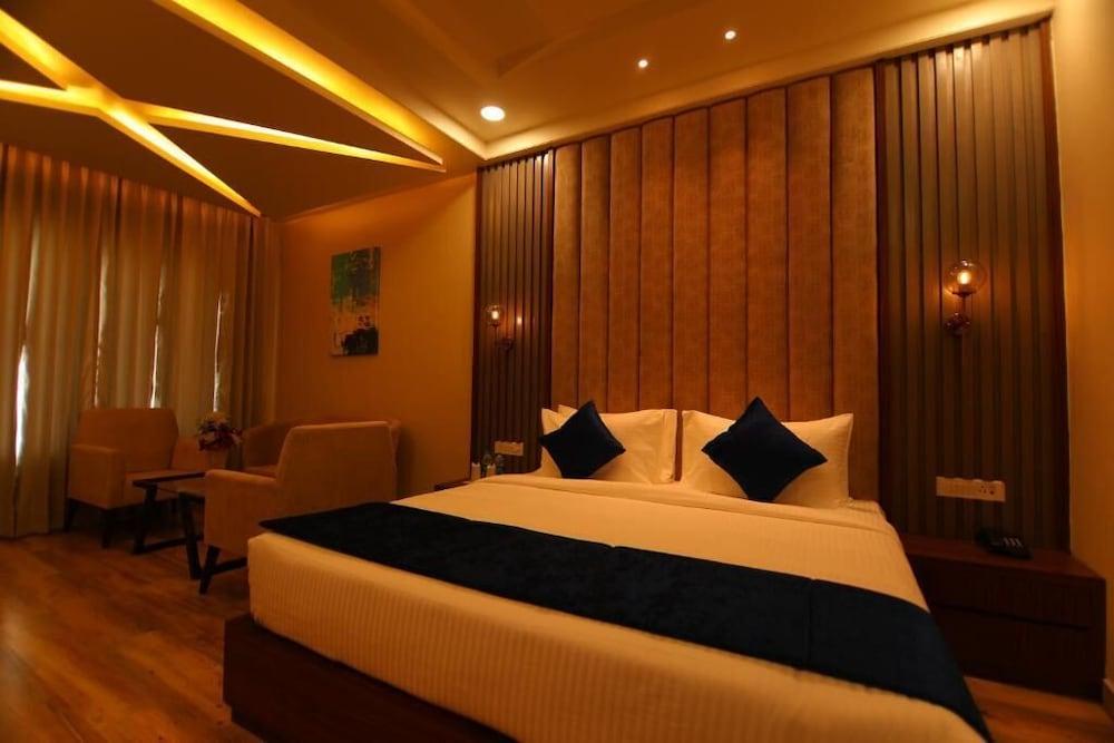 THE FOREST HILL HOTEL