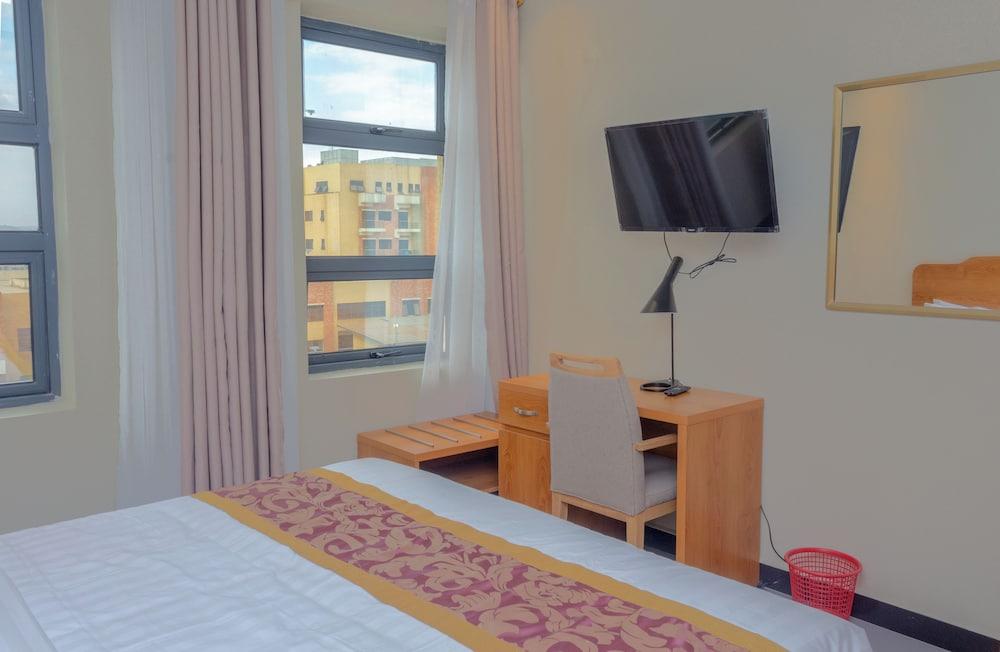 Tropical Plaza Apartments