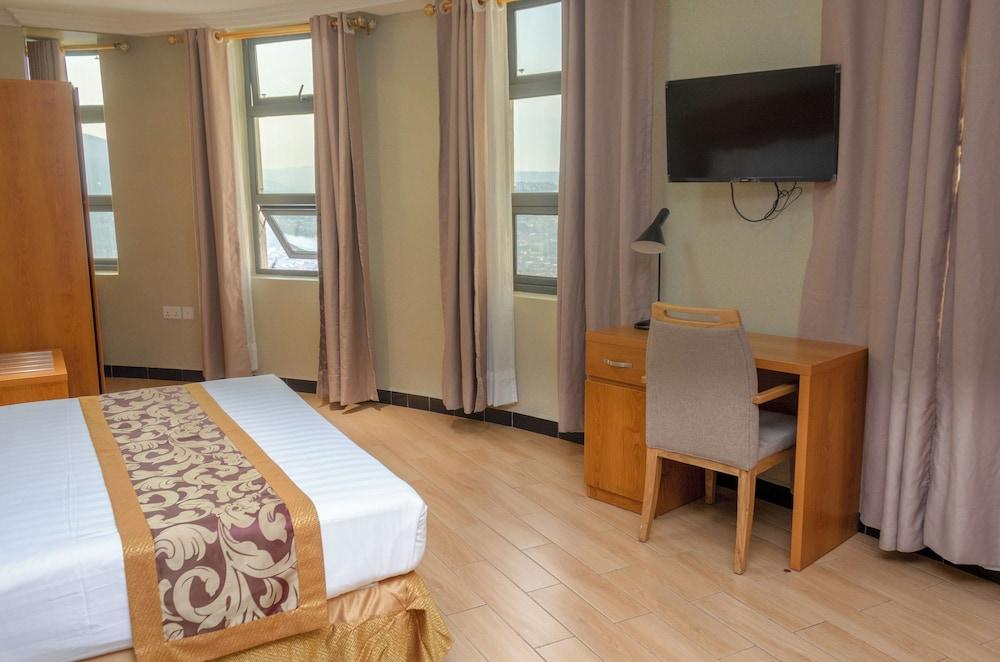 Tropical Plaza Apartments