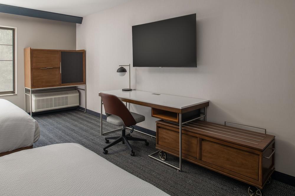 Courtyard By Marriott Olympia