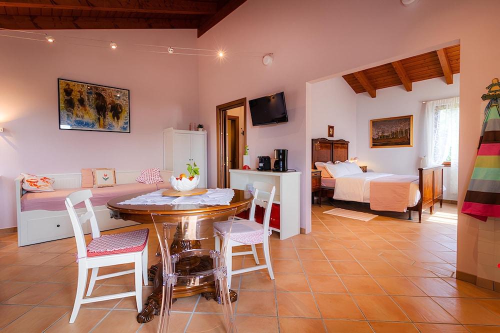 Il Laghello Wood House