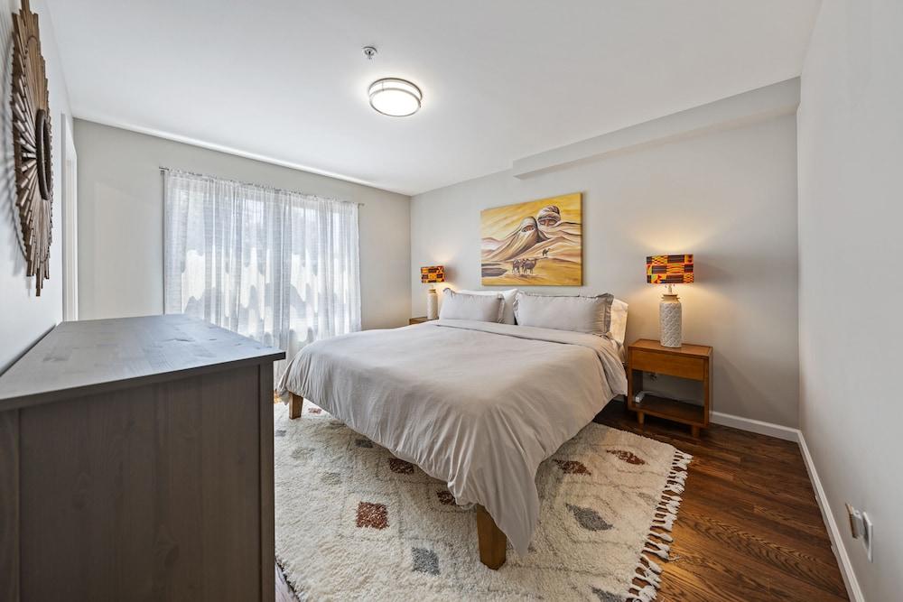 Simon Stays I Grand Oasis