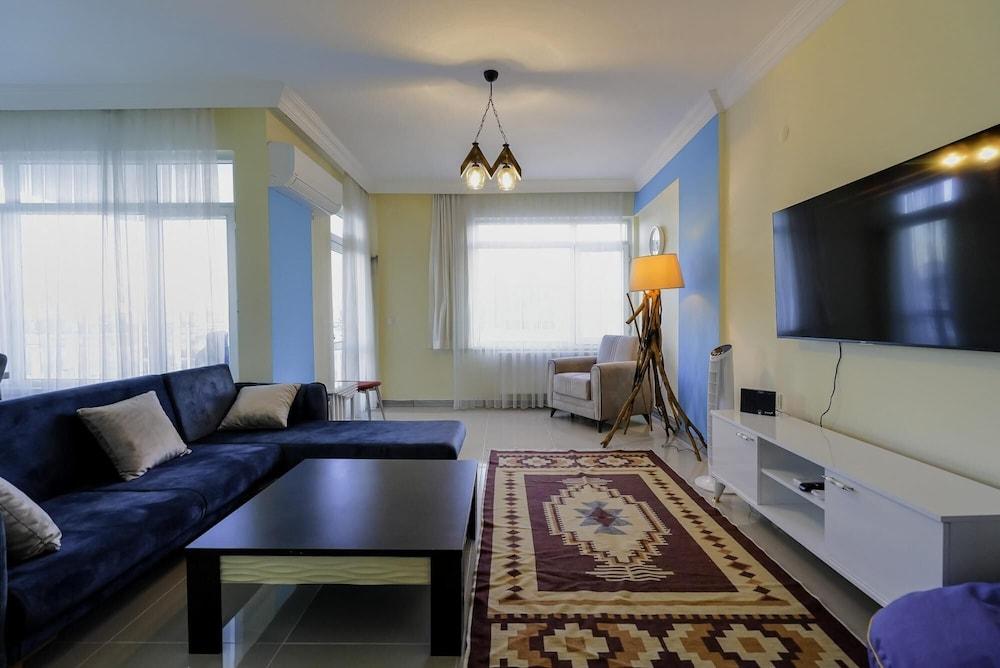 Central and Comfy Flat With Balcony in Muratpasa