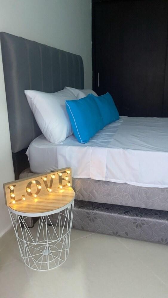 GEORGE HOUSE MEDELLIN