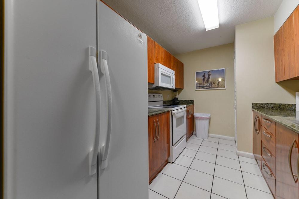 Amazing 2Br Condo in Brickell W Pool