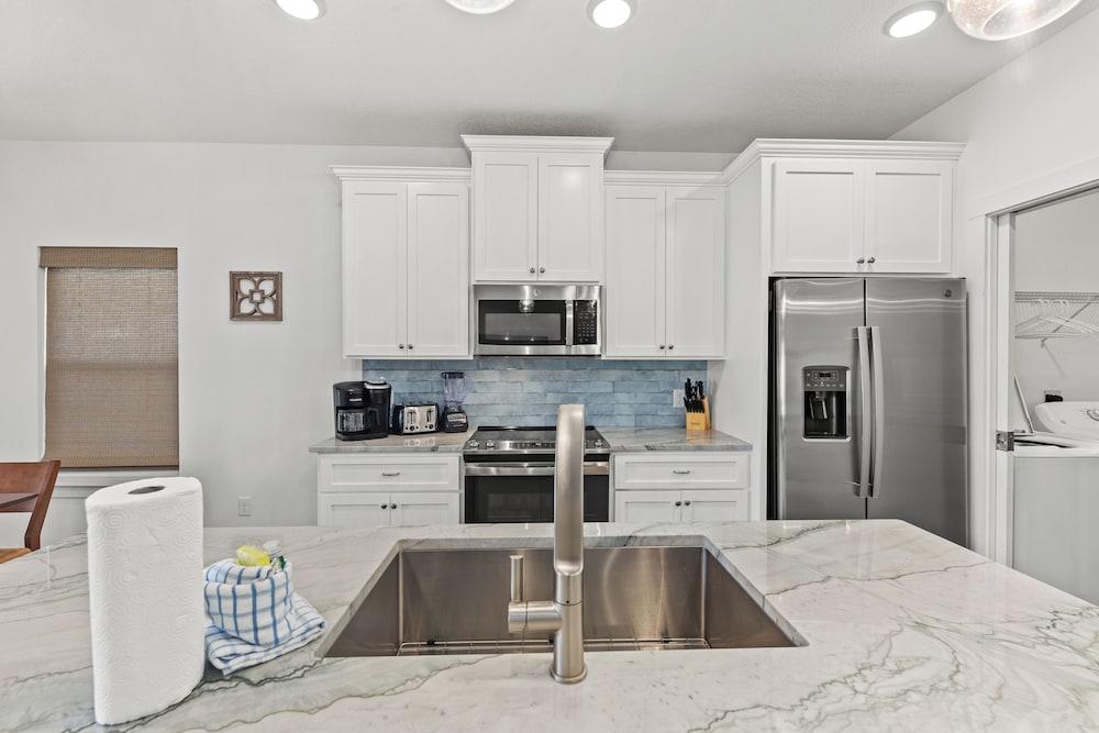 311 Le Grand Dr - Sunny Sands