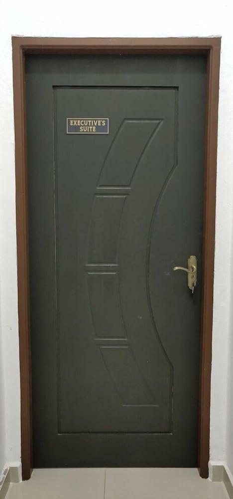 Captain's Cabin Resort