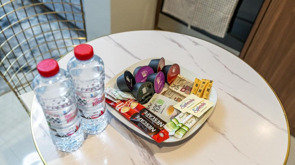 Elegant 1BR Apt Near Down Town