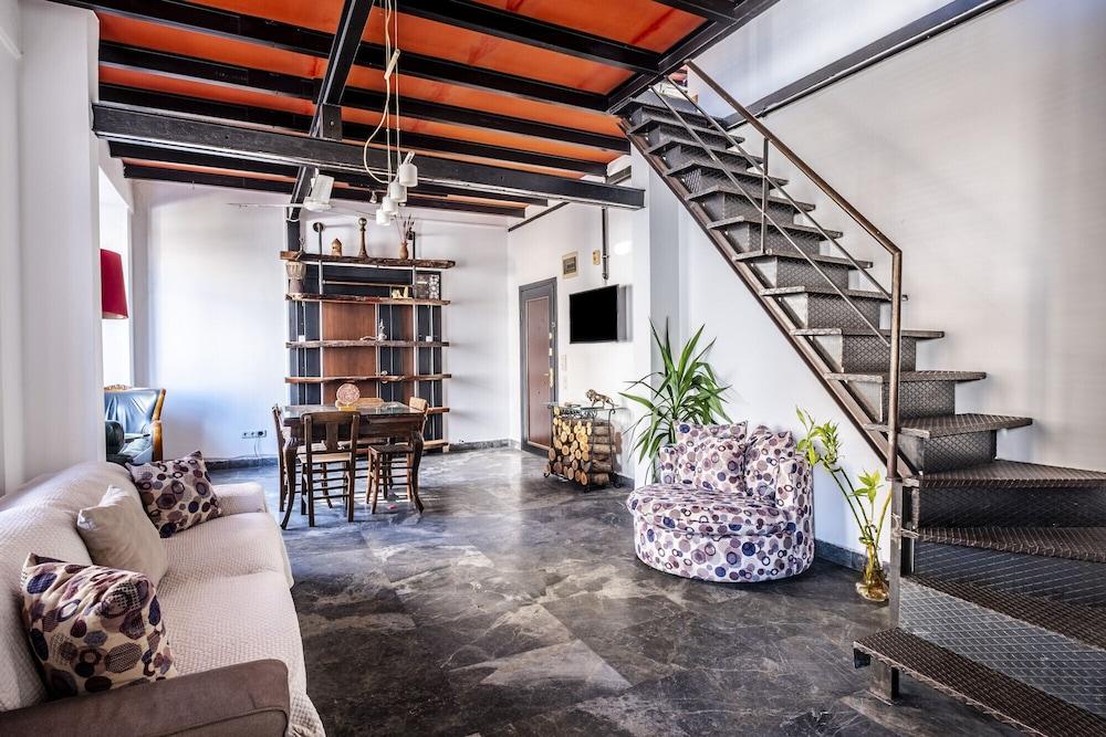 Authentic Flat With Excellent Location in Beyoglu