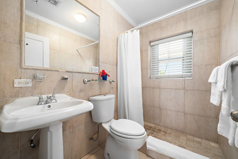 Hut Pointe #6 2 Bedroom Apts