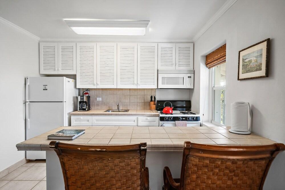 Hut Pointe #6 2 Bedroom Apts