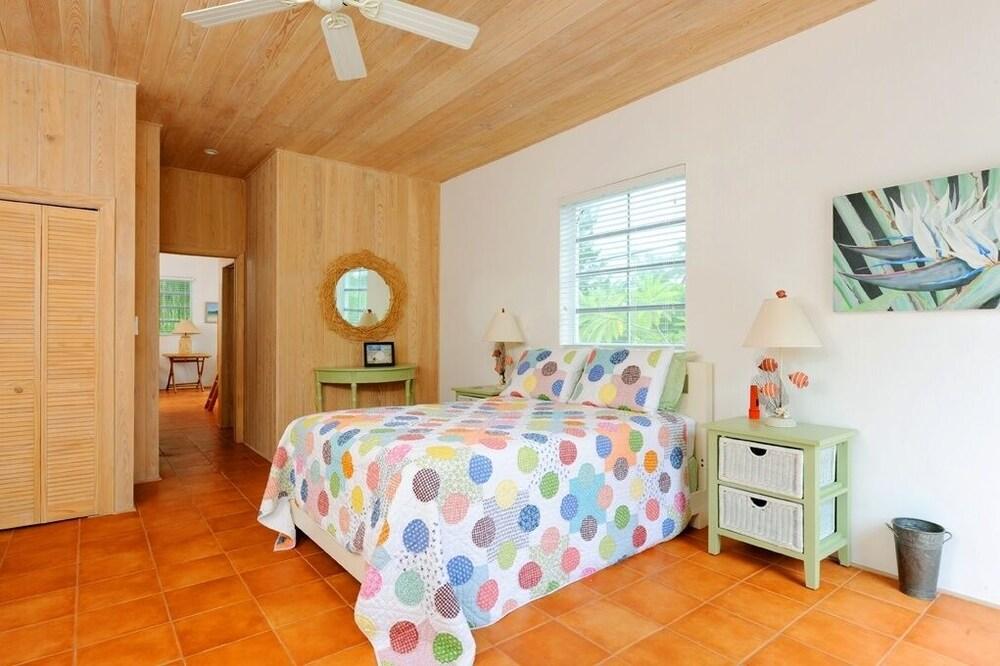 Goodwind & Cottage 6 Bedroom Home