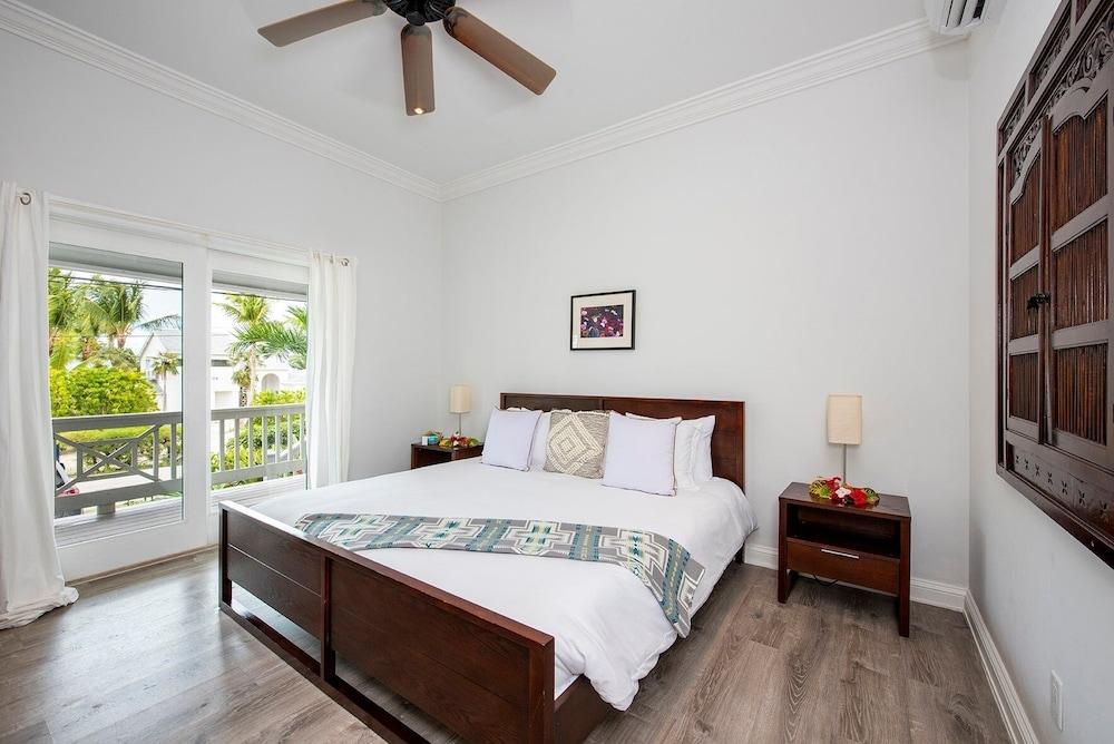 Salty Dolphin 4 Bedroom Home