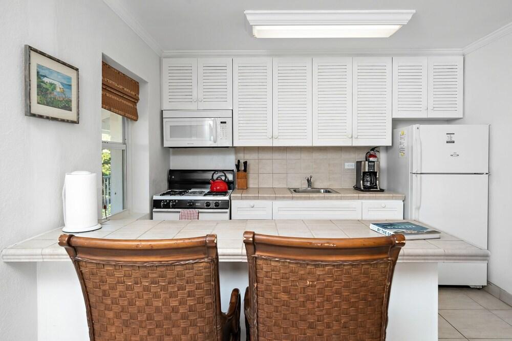 Hut Pointe #7 2 Bedroom Apts