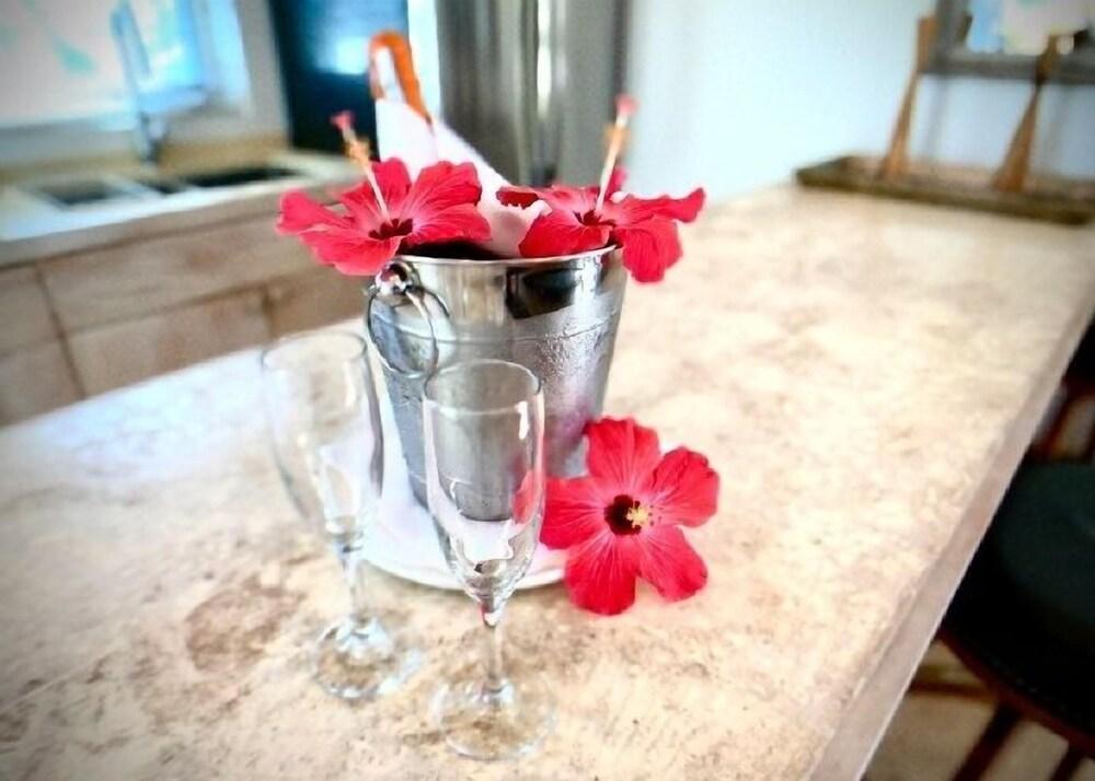 Boathouse La Bougainvillea 1 Bedroom Cottage