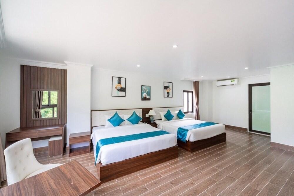 Pamela Angel - Hotel Elite