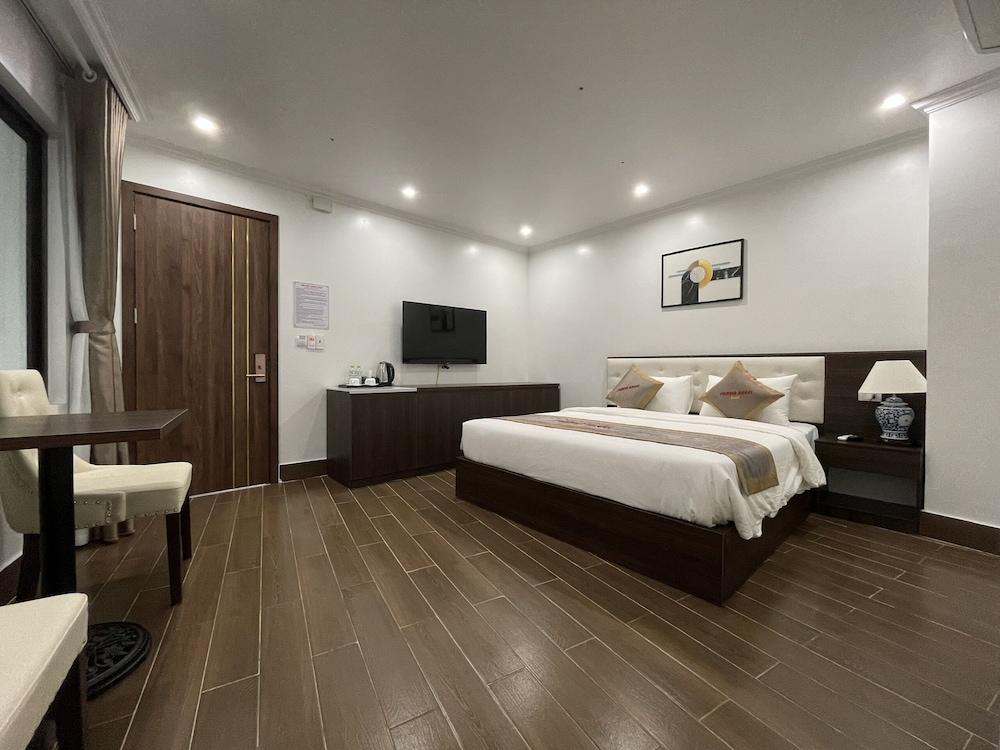 Pamela Angel - Hotel Elite